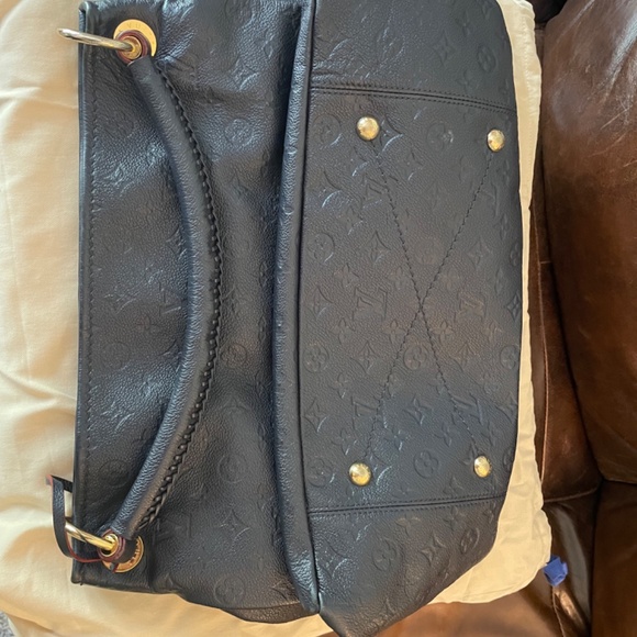 Navy Artsy LV - Picture 4 of 10